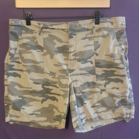 Camo Print Women's Santuary Shorts. Size XL - Picture 1 of 5